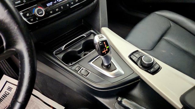 2016 BMW 3 Series Sdn 320i xDrive AWD w/ Premium Pkg & Heated Seats - 23071353 - 13