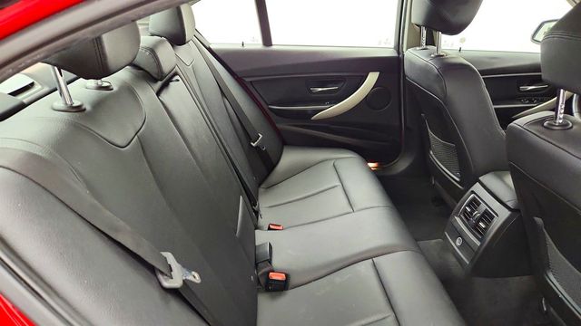 2016 BMW 3 Series Sdn 320i xDrive AWD w/ Premium Pkg & Heated Seats - 23071353 - 18