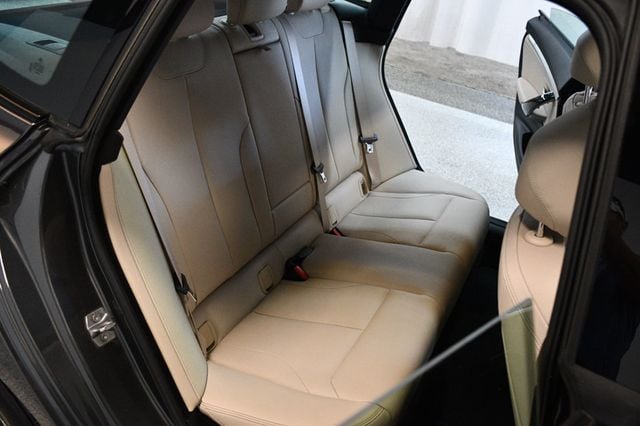 2016 BMW 3 Series Gran Turismo 328i xDrive Gran Turismo - 23062645 - 39