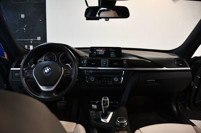 2016 BMW 3 Series Gran Turismo 328i xDrive Gran Turismo - 23062645 - 4