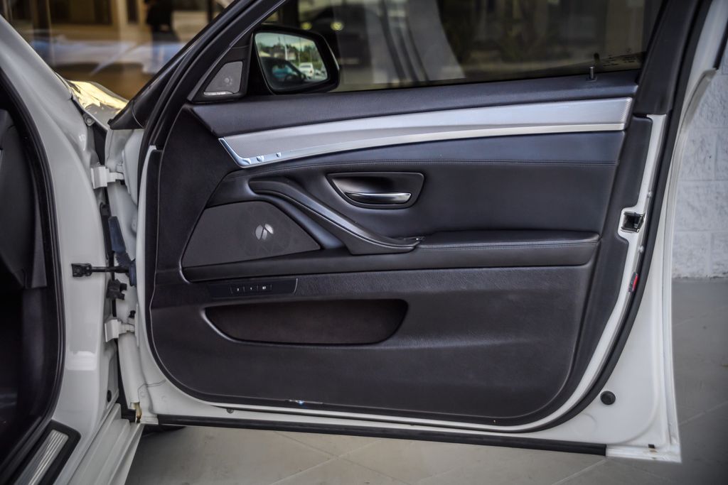 2016 BMW 5 Series 16 BMW 535i xDRIVE - M SPORT - NAV - BACKUP CAM - BLUETOOTH  - 22994313 - 52