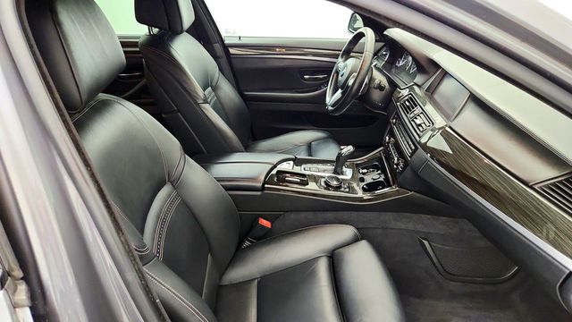 2016 BMW 5 Series 4dr Sdn 550i xDrive w/M Sport Package - 23091263 - 24