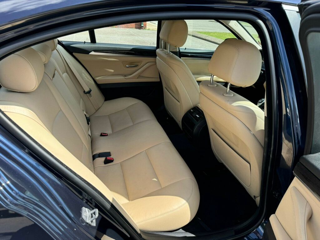 2016 BMW 5 Series 528i - 22884038 - 9