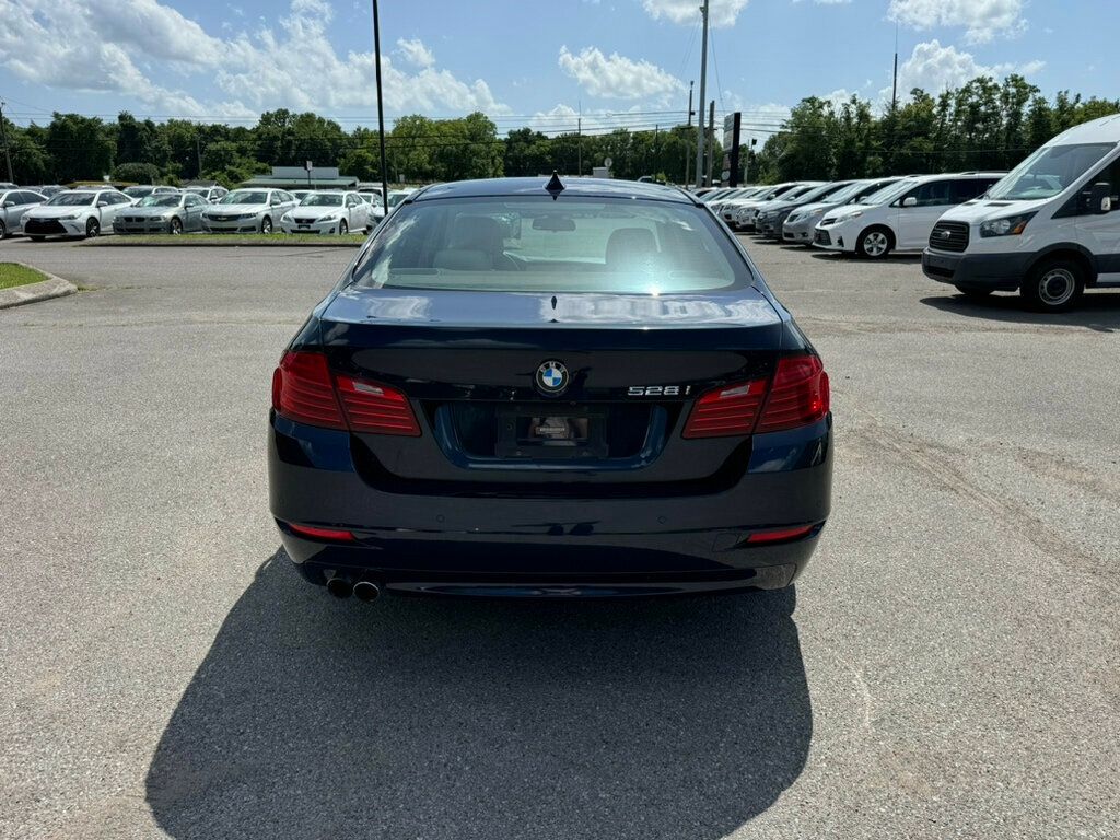 2016 BMW 5 Series 528i - 22884038 - 4