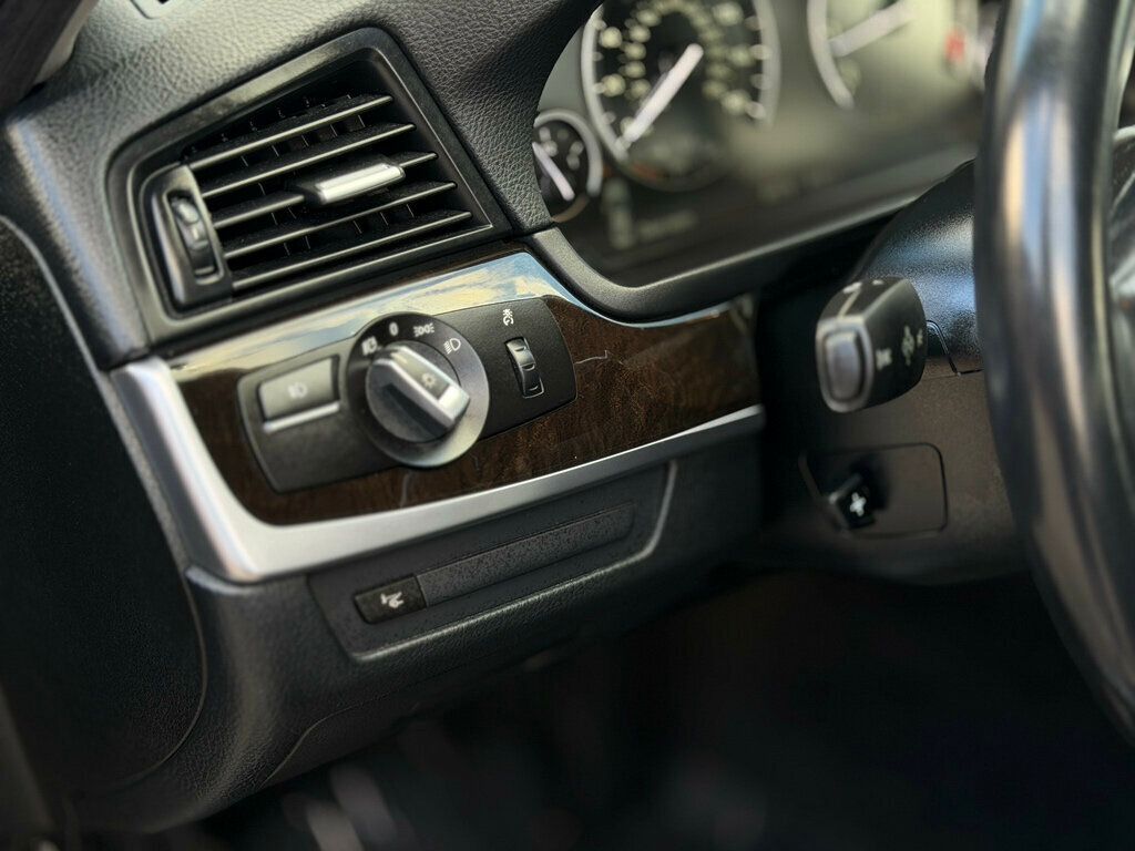 2016 BMW 5 Series 528i - 22957099 - 11