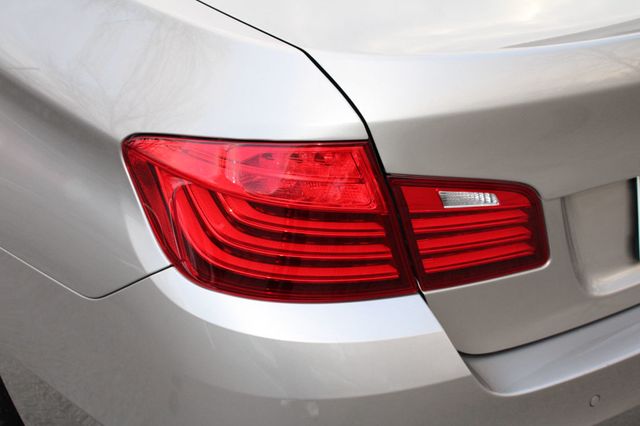 2016 BMW 5 Series 528i - 22966158 - 21