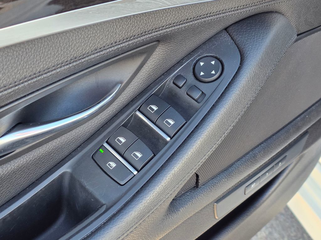 2016 BMW 5 Series 528i - 22998768 - 20