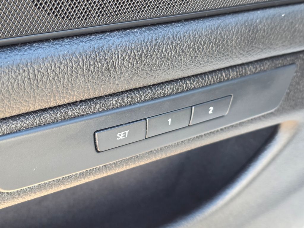 2016 BMW 5 Series 528i - 22998768 - 21