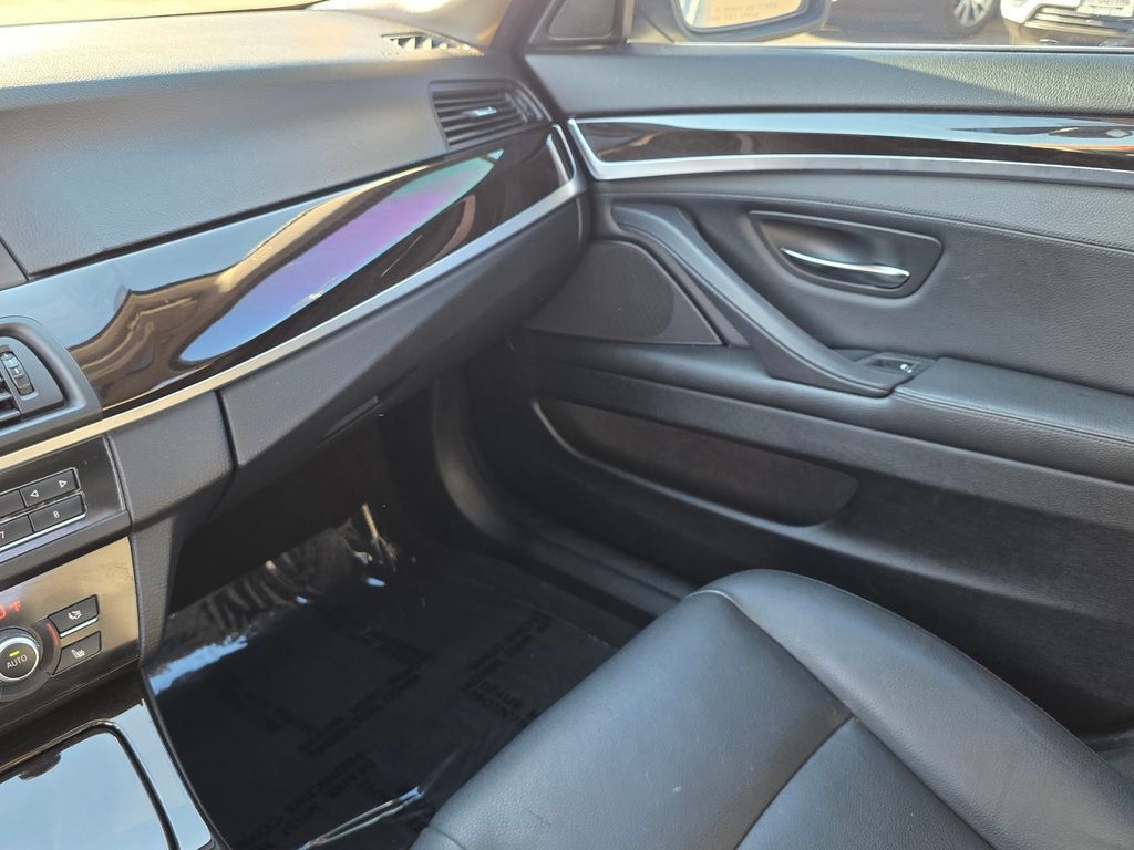 2016 BMW 5 Series 528i - 22998768 - 34