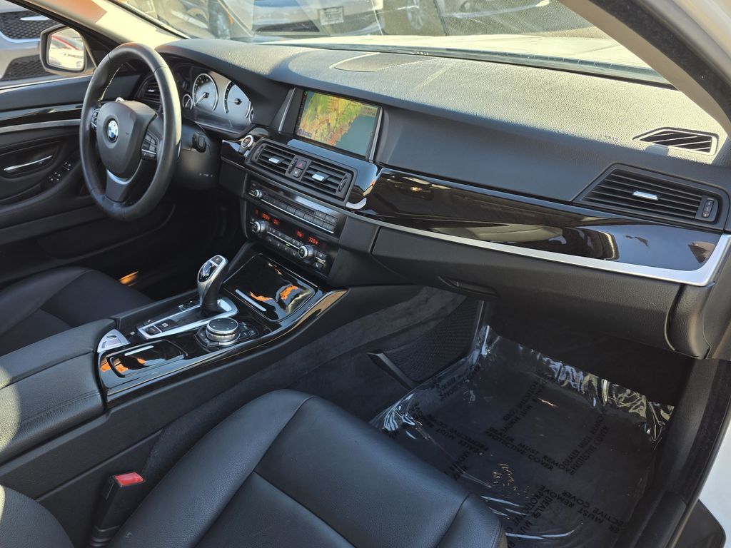 2016 BMW 5 Series 528i - 22998768 - 7