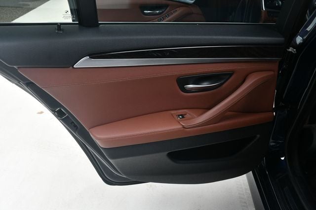 2016 BMW 5 Series 528i - 22974853 - 25