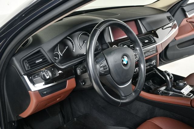 2016 BMW 5 Series 528i - 22974853 - 27