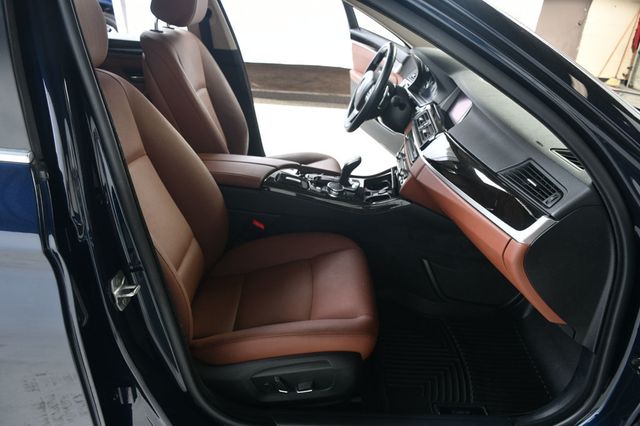 2016 BMW 5 Series 528i - 22974853 - 30