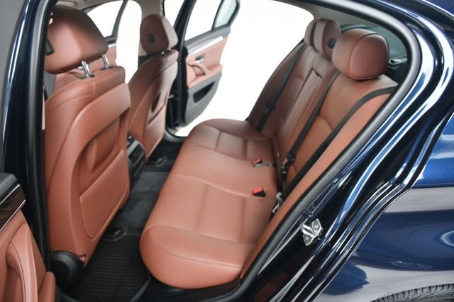 2016 BMW 5 Series 528i - 22974853 - 34