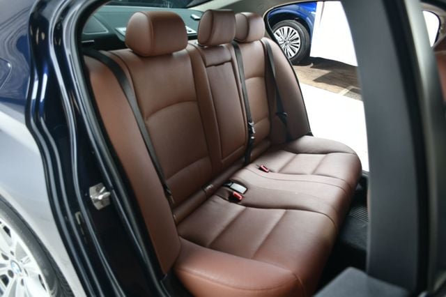 2016 BMW 5 Series 528i - 22974853 - 40