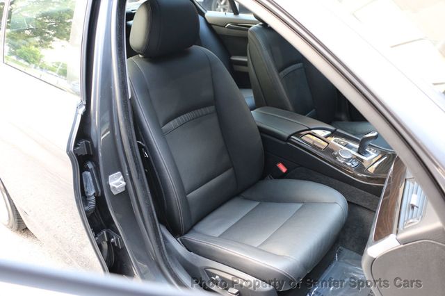 2016 BMW 5 Series 528i - 23043695 - 26