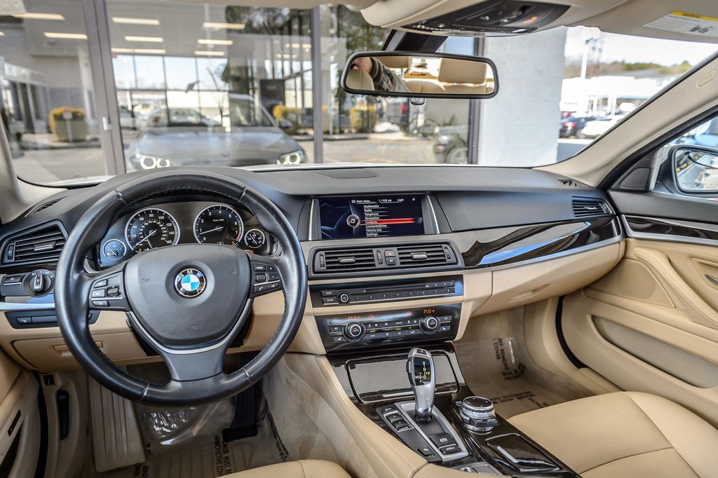 2016 BMW 5 Series 528i - WHITE ON BEIGE - NAV - BACKUP CAM - BLUETOOTH - 22984374 - 24