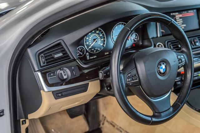 2016 BMW 5 Series 528i - WHITE ON BEIGE - NAV - BACKUP CAM - BLUETOOTH - 22984374 - 25