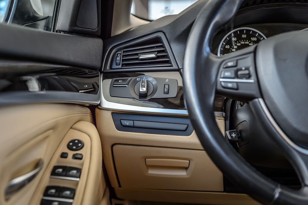 2016 BMW 5 Series 528i - WHITE ON BEIGE - NAV - BACKUP CAM - BLUETOOTH - 22984374 - 26