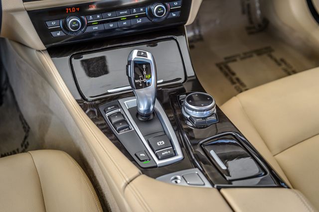 2016 BMW 5 Series 528i - WHITE ON BEIGE - NAV - BACKUP CAM - BLUETOOTH - 22984374 - 32