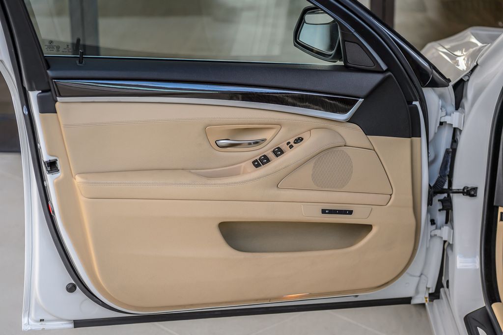 2016 BMW 5 Series 528i - WHITE ON BEIGE - NAV - BACKUP CAM - BLUETOOTH - 22984374 - 48