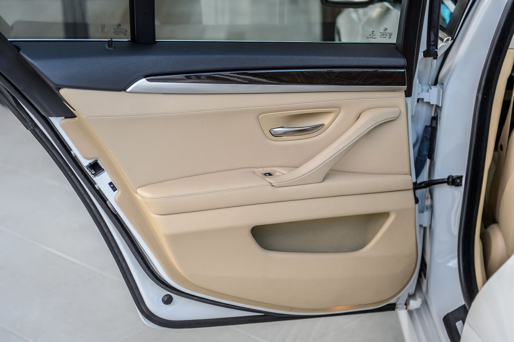 2016 BMW 5 Series 528i - WHITE ON BEIGE - NAV - BACKUP CAM - BLUETOOTH - 22984374 - 51