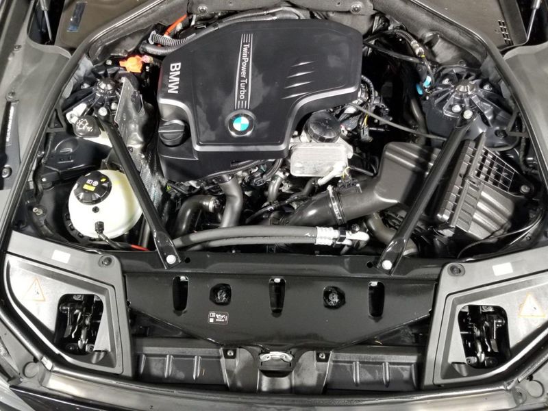 2016 BMW 5 Series 528i xDrive - 18325703 - 9