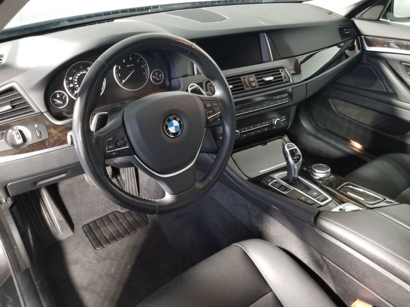 2016 BMW 5 Series 528i xDrive - 18325703 - 23