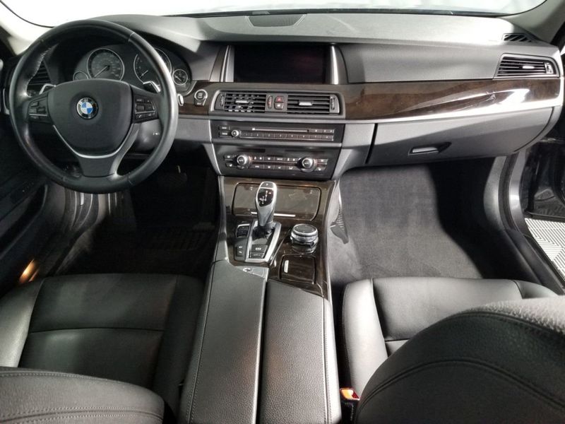 2016 BMW 5 Series 528i xDrive - 18325703 - 7