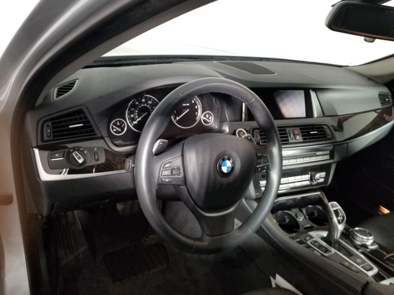 2016 BMW 5 Series 528i xDrive - 18325704 - 14