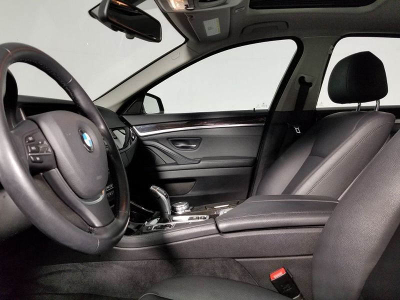 2016 BMW 5 Series 528i xDrive - 18325704 - 17