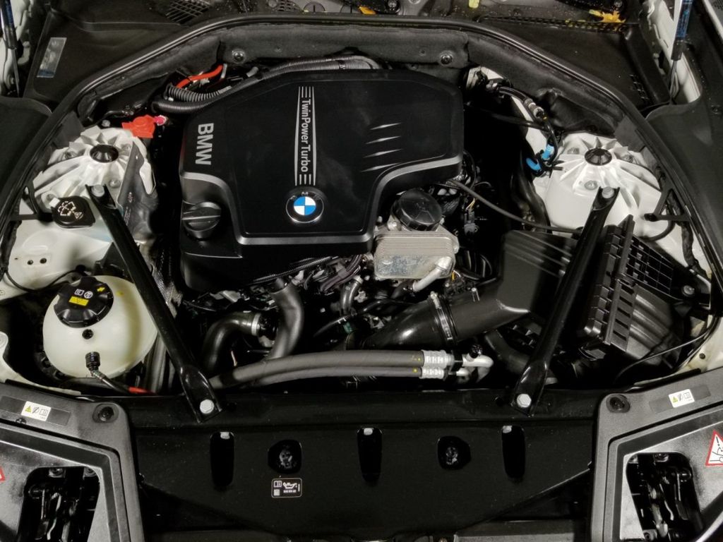 2016 BMW 5 Series 528i xDrive - 18326032 - 12
