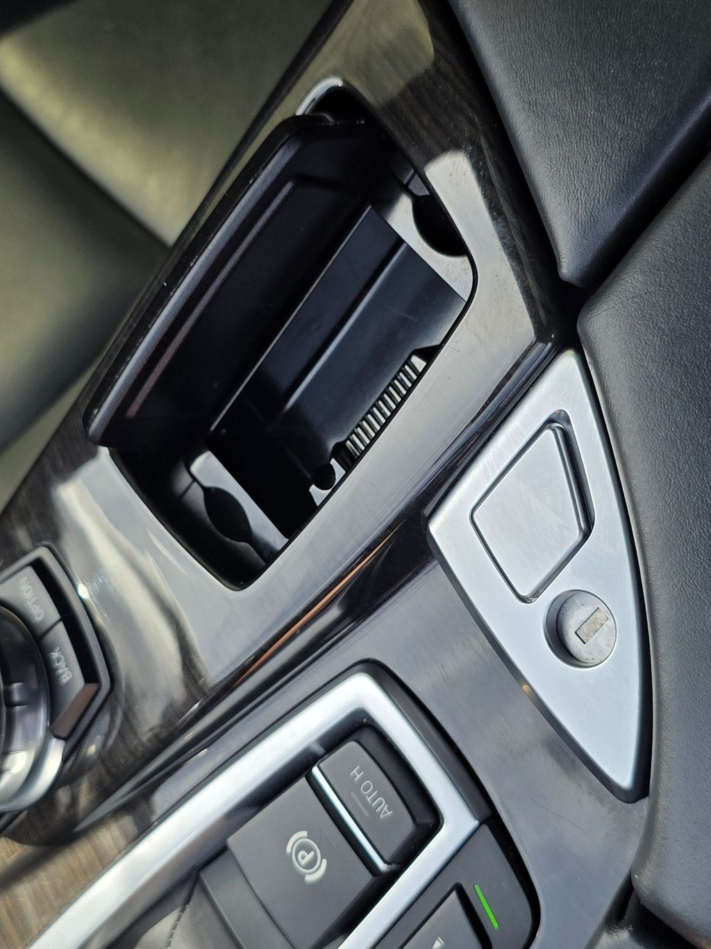 2016 BMW 5 Series 535i - 22998620 - 36