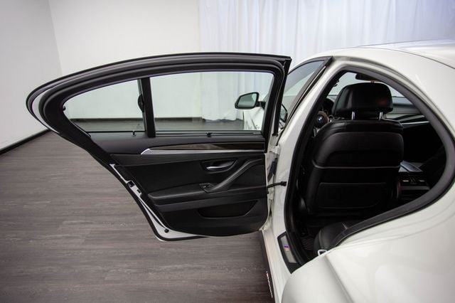 2016 BMW 5 Series 535i - 22946516 - 21