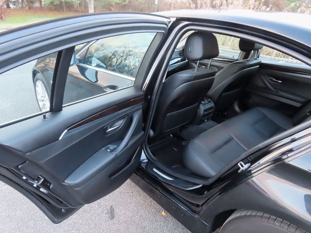 2016 BMW 5 Series 535i xDrive - 22947945 - 28