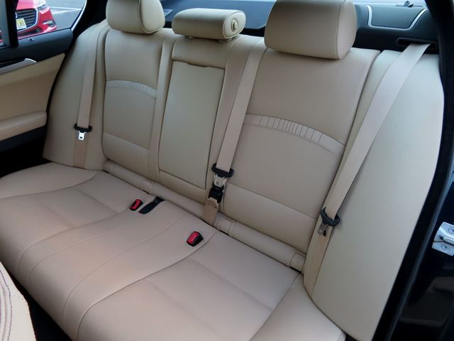 2016 BMW 5 Series 535i xDrive - 22952596 - 28