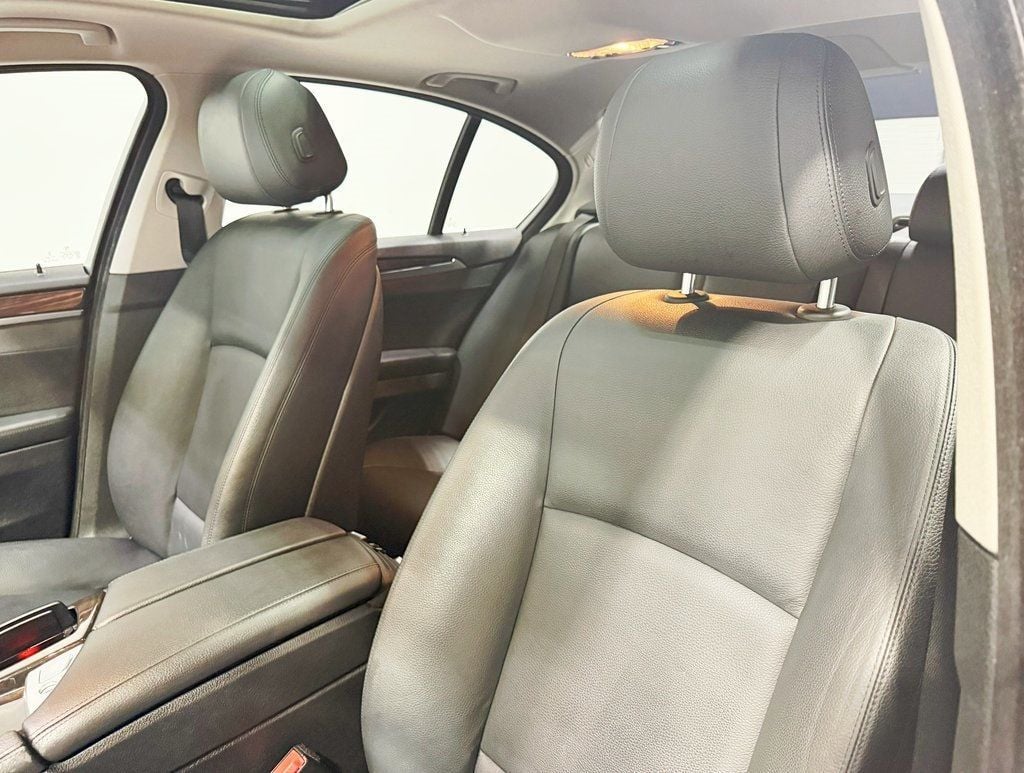 2016 BMW 5 Series 535i xDrive - 22929068 - 34