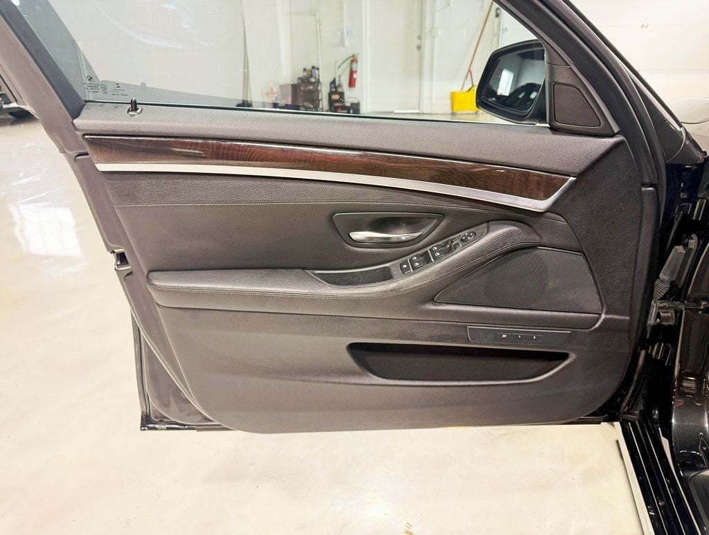 2016 BMW 5 Series 535i xDrive - 22929068 - 36