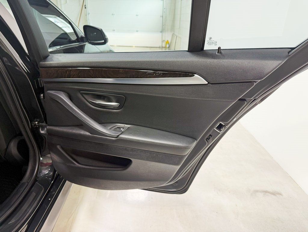 2016 BMW 5 Series 535i xDrive - 22929068 - 46