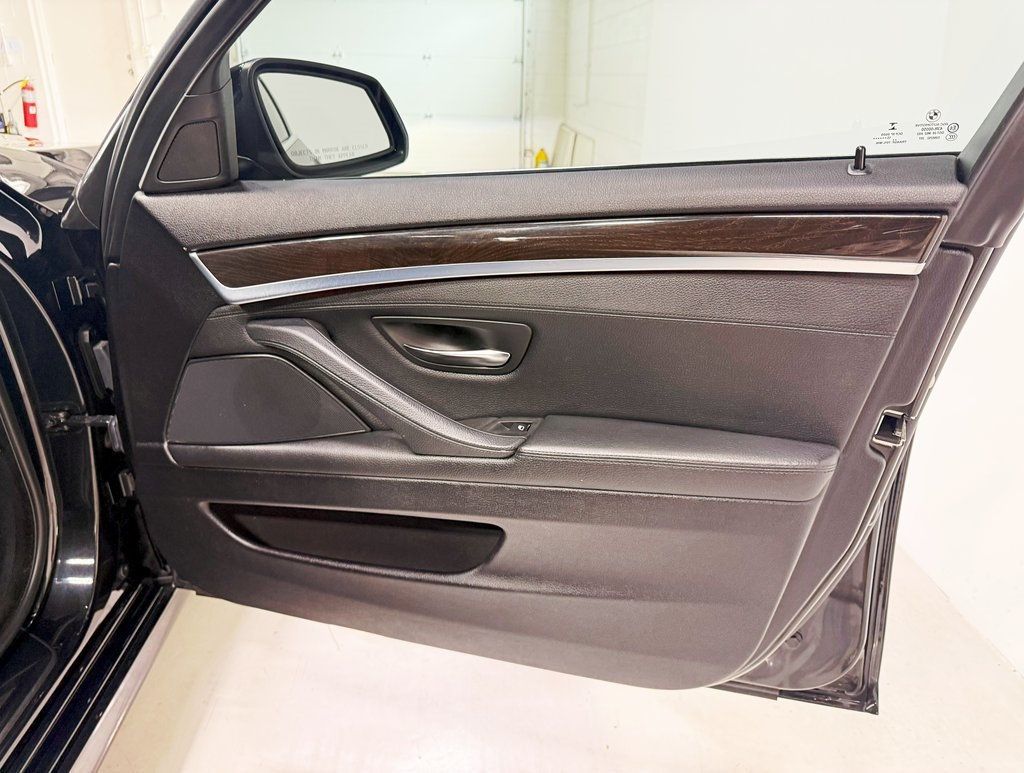 2016 BMW 5 Series 535i xDrive - 22929068 - 48