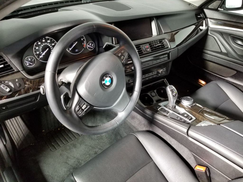 2016 BMW 5 Series 535i xDrive - 18326033 - 15