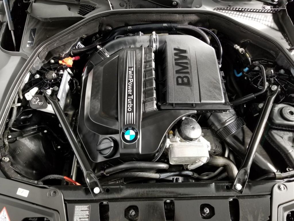2016 BMW 5 Series 535i xDrive - 18326034 - 17