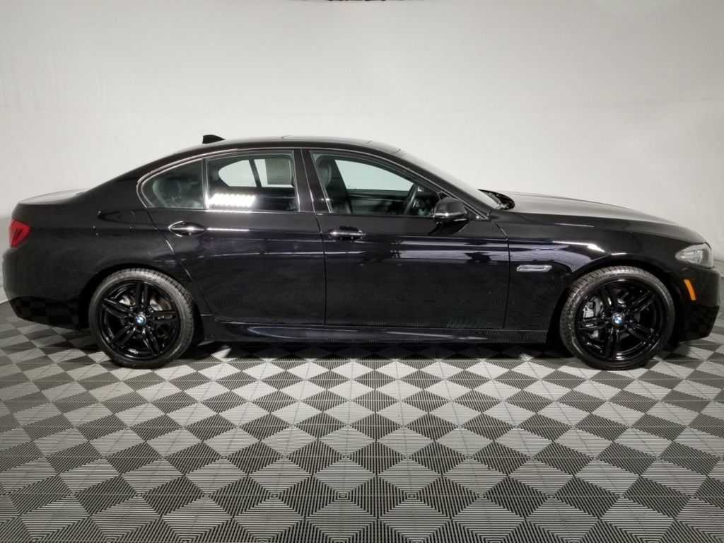 2016 BMW 5 Series 535i xDrive - 18326034 - 4