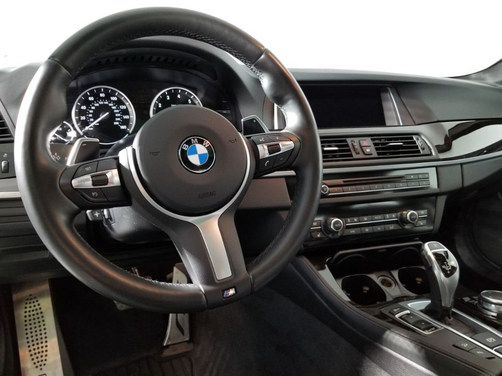 2016 BMW 5 Series 535i xDrive - 18326034 - 6