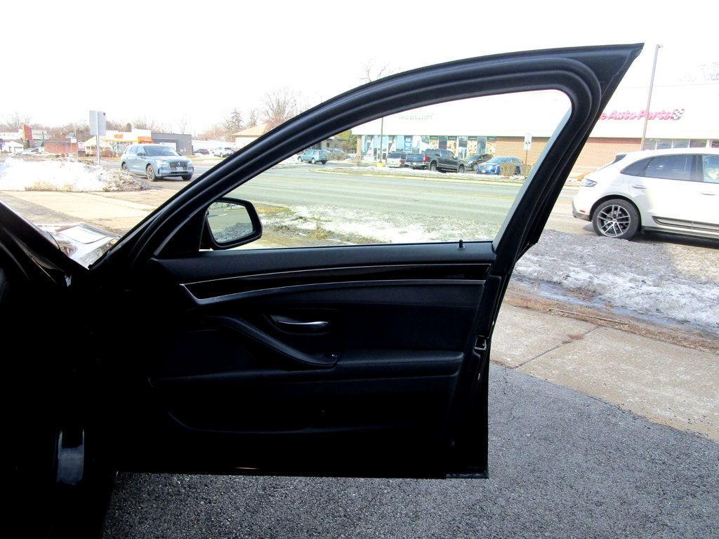 2016 BMW 5 Series 535i xDrive - 22960767 - 28