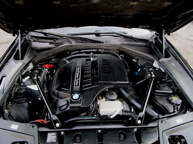 2016 BMW 5 Series 535i xDrive - 22960767 - 34