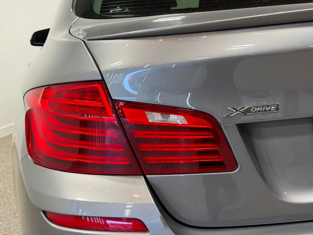 2016 BMW 5 Series 550i xDrive - 23021423 - 26