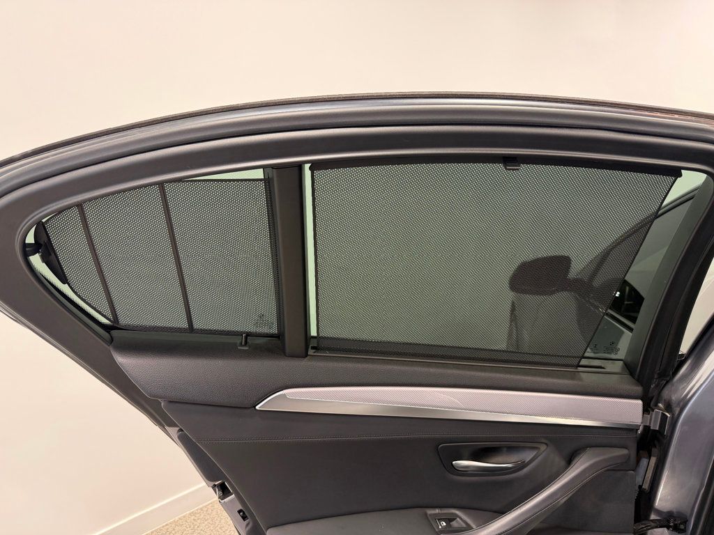 2016 BMW 5 Series 550i xDrive - 23021423 - 32