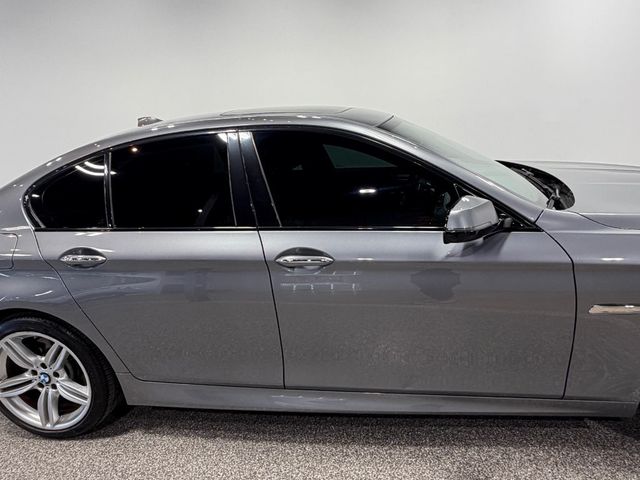 2016 BMW 5 Series 550i xDrive - 23021423 - 3