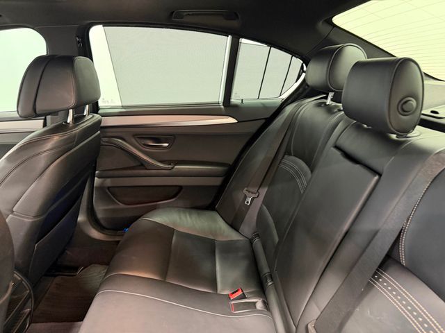 2016 BMW 5 Series 550i xDrive - 23021423 - 43